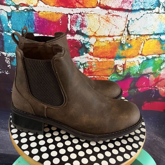 B-52 by Bullboxer  Lug Vegan Leather Side Zip Chunky Boot Size 10 Medium Brown N - Picture 1 of 7